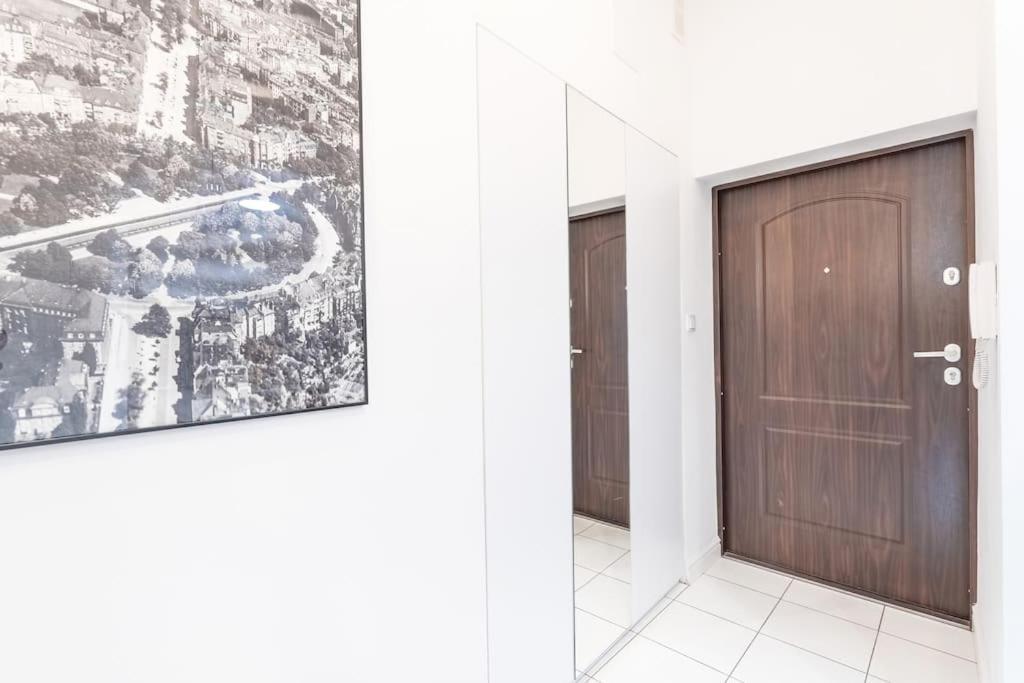 Wyjatkowy Apartament Na Rynku Breslavia Esterno foto